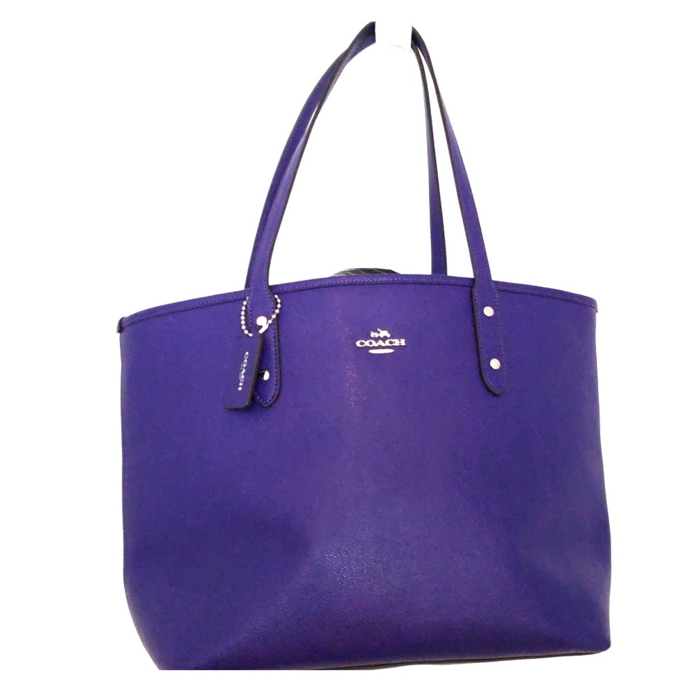 Excellent condition Coach purse.